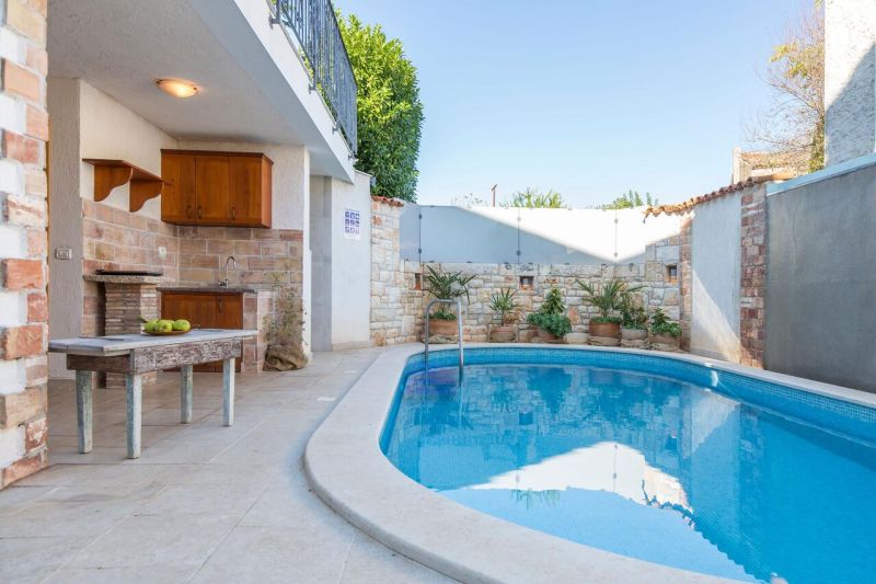 Relax počitniška hiša z bazenom in spa v Marčani, v bližini Pule, Istra, Hrvaška